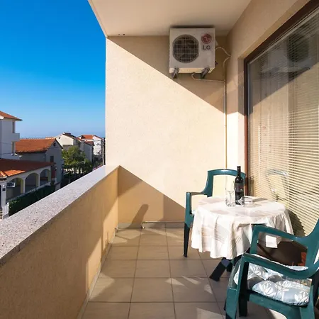- Diklo 5887a Apartamento